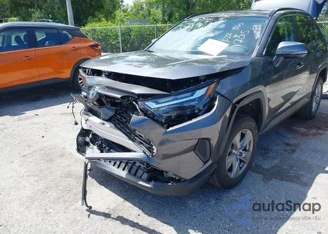 2023 Toyota Rav4 Xle z USA, uszkodzony, nr VIN 2T3W1RFVXPC247015